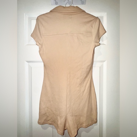 Urban Outfitters Beige Ribbed Collared Short Sleeve Romper – Size XS. NWT - Picture 2 of 13